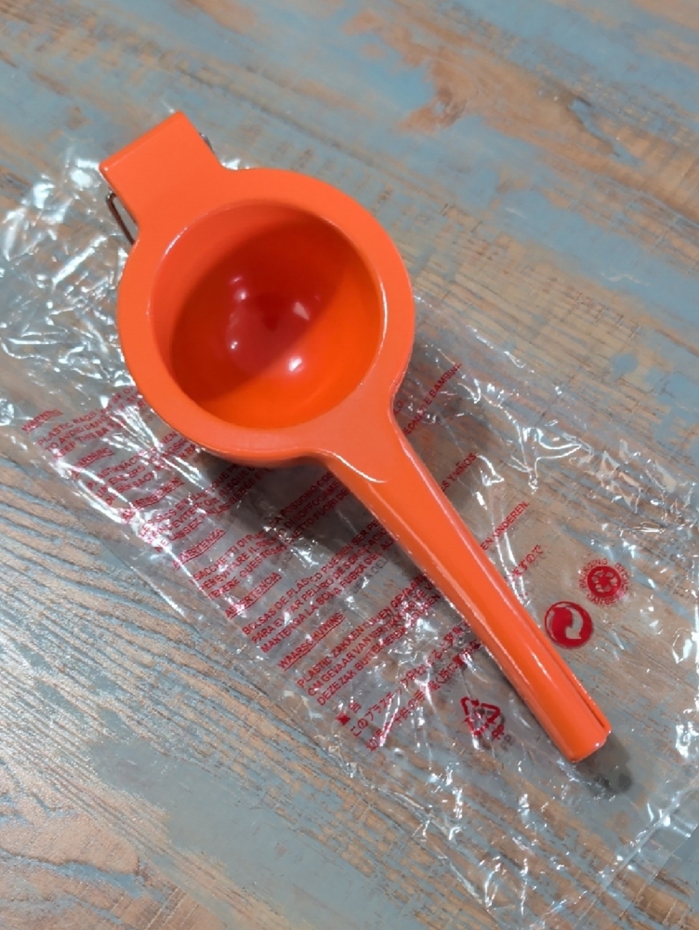 Bright Orange Handheld Citrus Juicer โ NWT | Manual Press Juicer for Fresh Juice - Picture 5 of 7